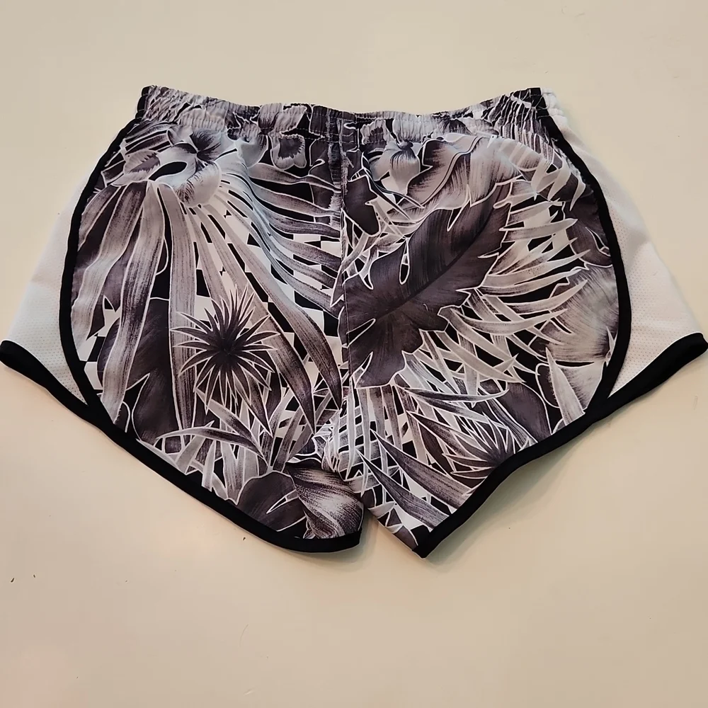 Nike Dri-Fit Tempo Running Shorts Tropical Floral Print Black White M